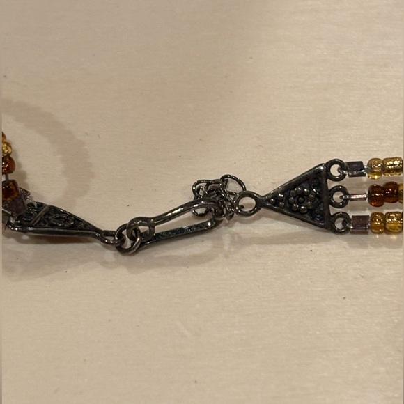 Vintage glass beaded necklace. Necklace gold toned & amber in color. Two stones - Picture 5 of 6